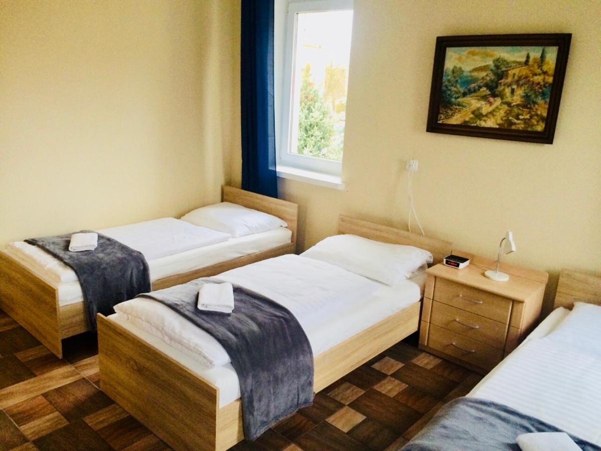 Pokoje Goscinne Atena Gubin Ngoại thất bức ảnh